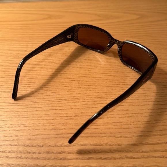 Fendi Sunglasses - Picture 5 of 7